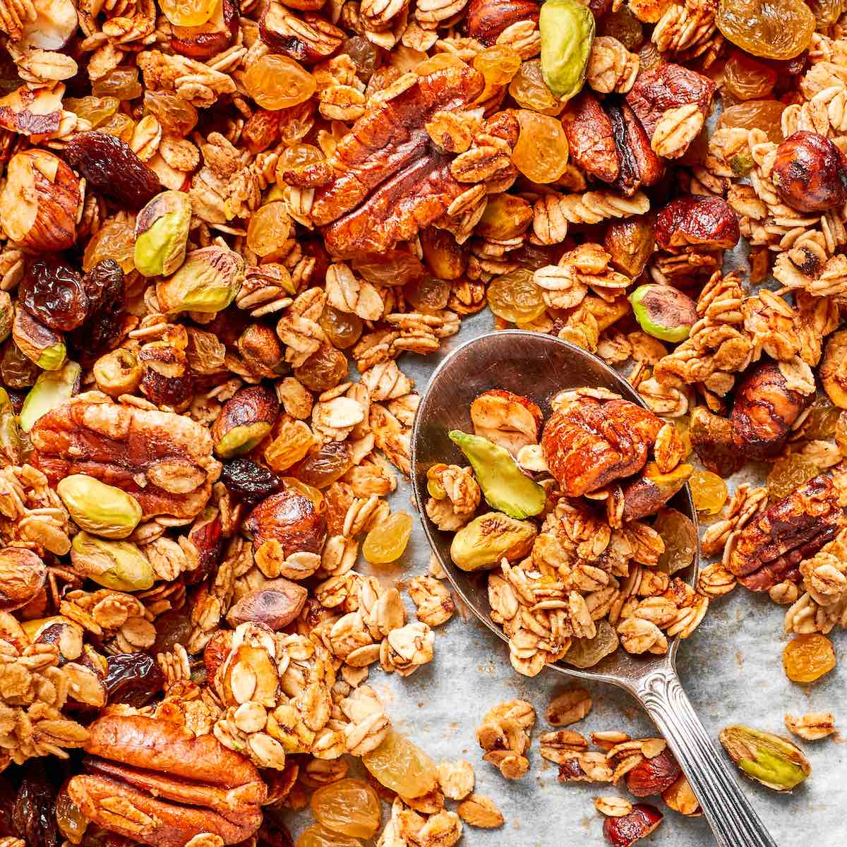 Unlock Healthy Granola: 4 Ingredients for Oil-Free Clusters
